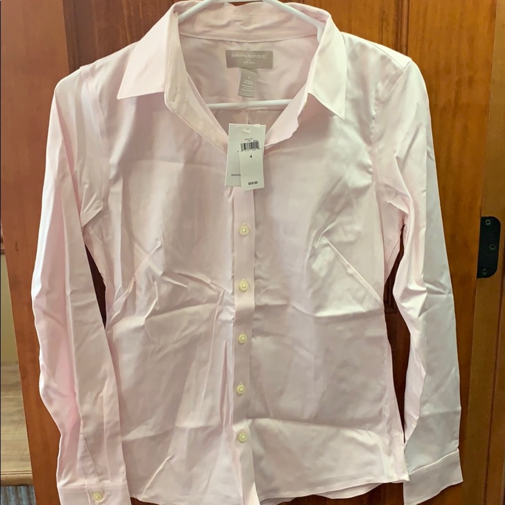 NWT Banana Republic • Non Iron• Blouse